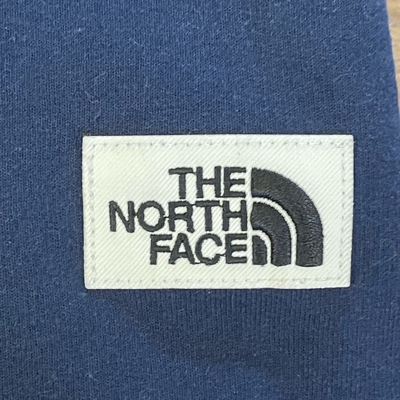 The North Face Women's XS 1/4 Zip Sweatshirt - Picture 4 of 6